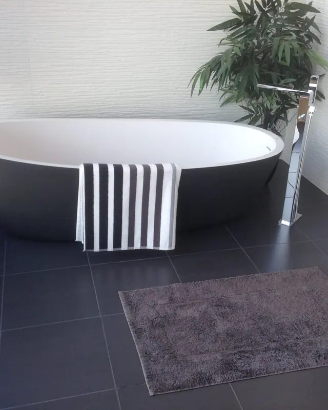 Black Bath Suite